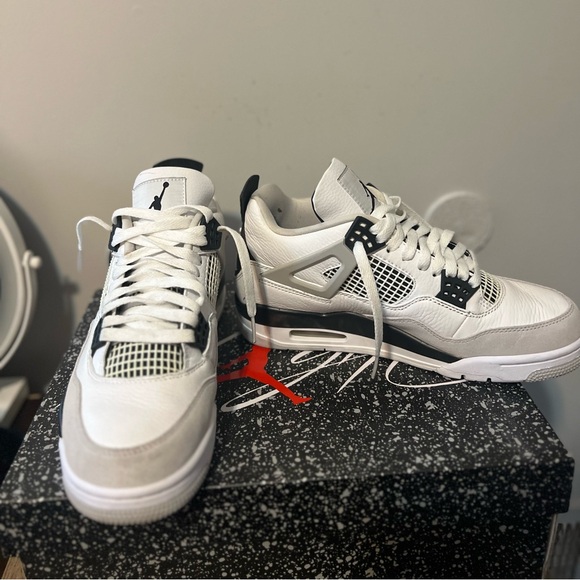 Air Jordan 4 Retro - Picture 3 of 7